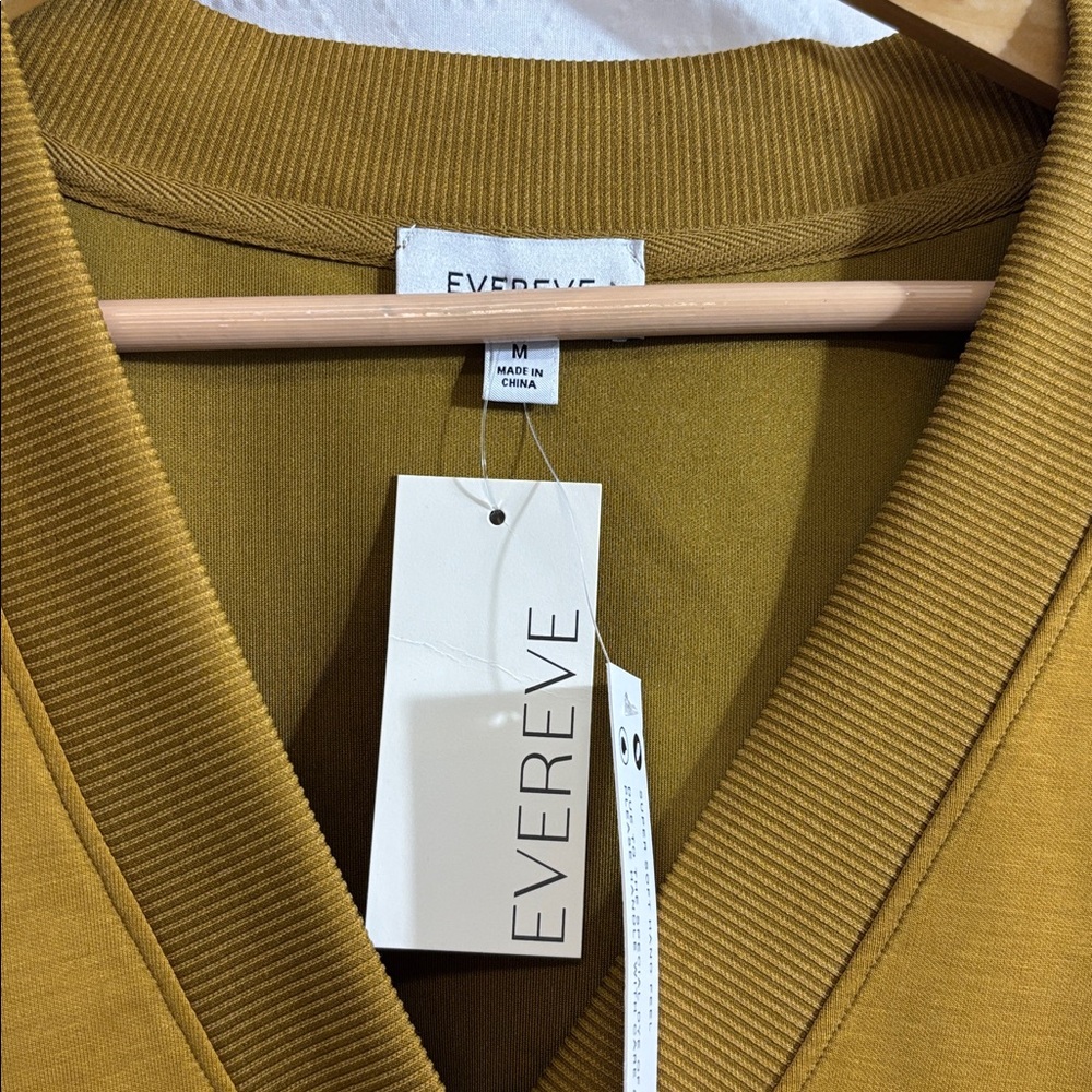 EVEREVE Eva V neck top - Picture 6 of 9